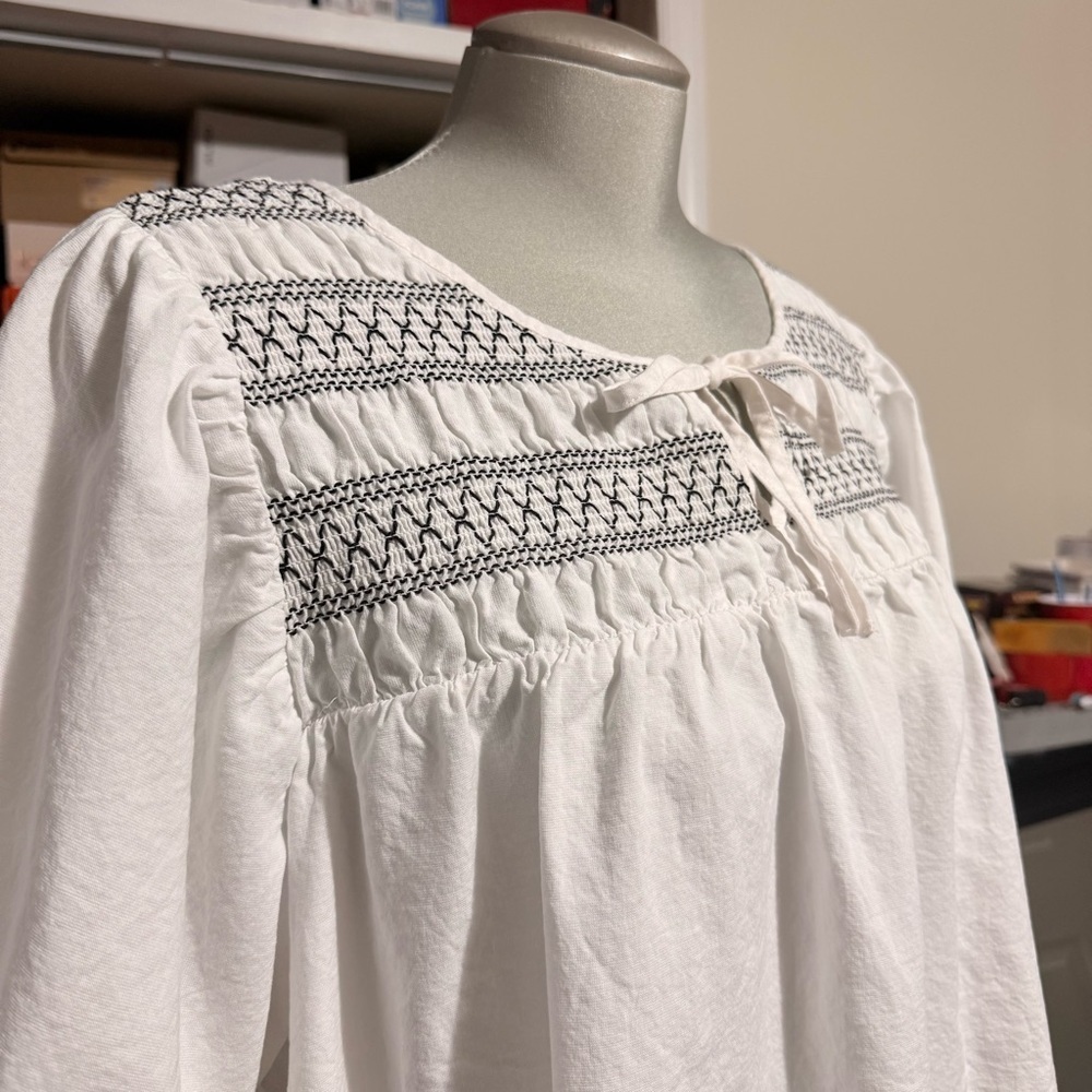 Torrid Blouse Stretchy Ruch Design - Picture 3 of 7